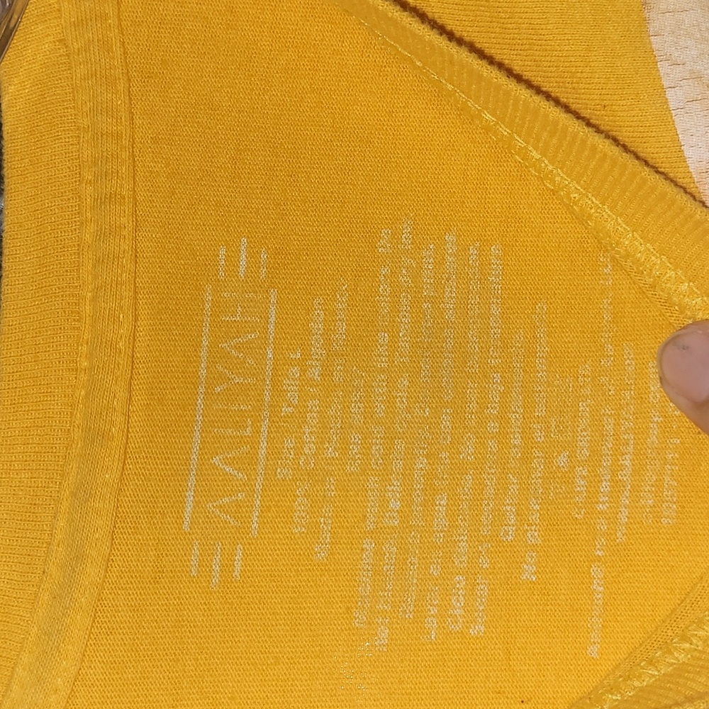 Aaliyah Cropped Long Sleeve Band Graphic Tee Yellow Size Large - Picture 4 of 5